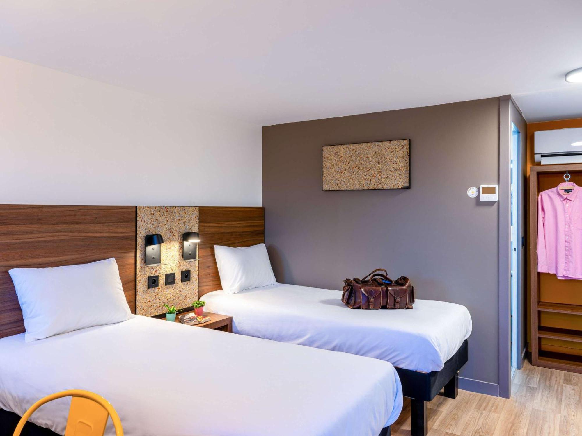 Greet Hotel Chatellerault Exterior photo
